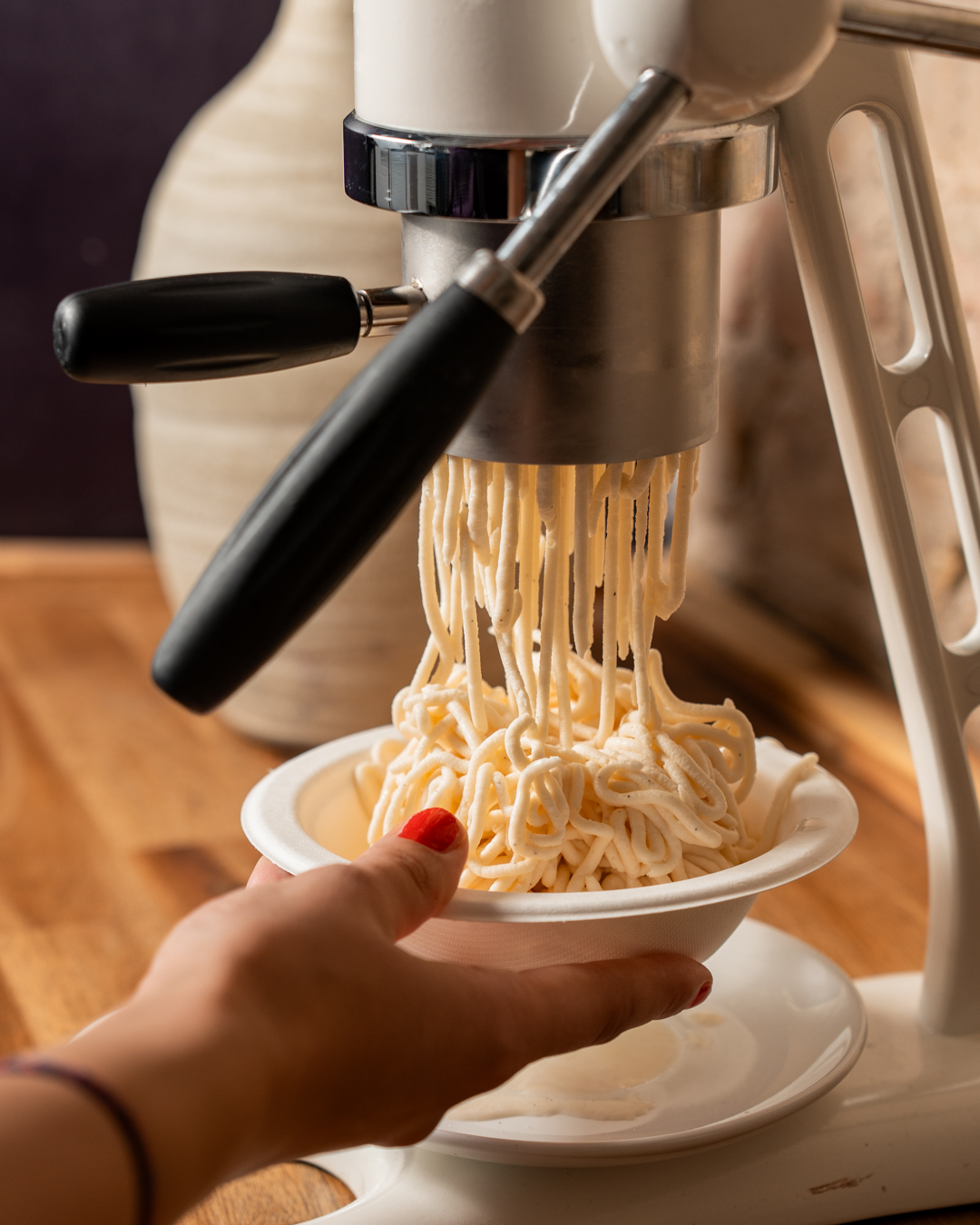 Herstellung von Spaghetti-Eis